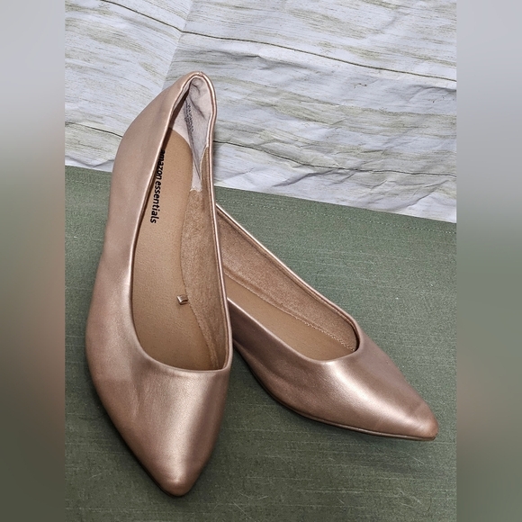 Amazon Essentials Women's Rose Gold Flats Size 6.5 - Picture 4 of 11